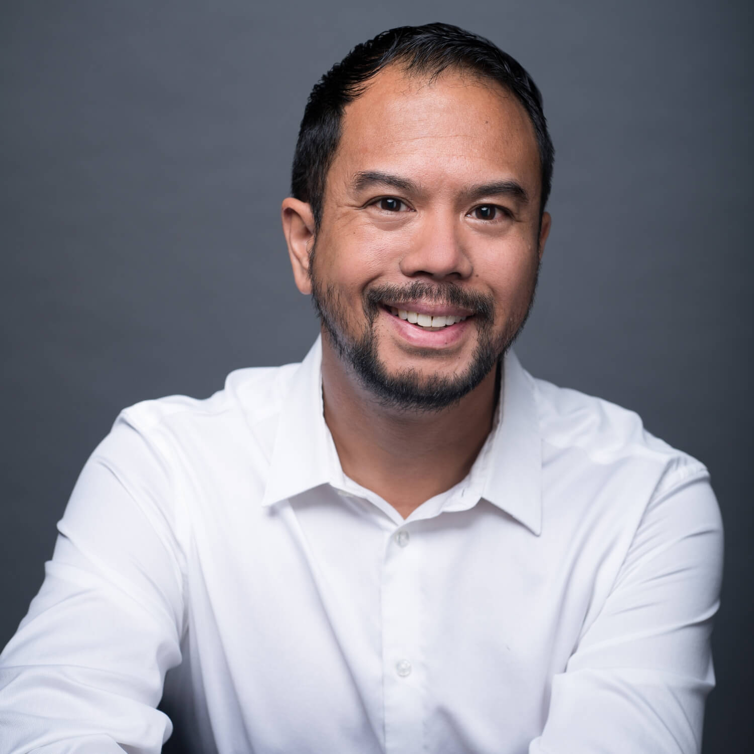 business headshot photography example on charcoal