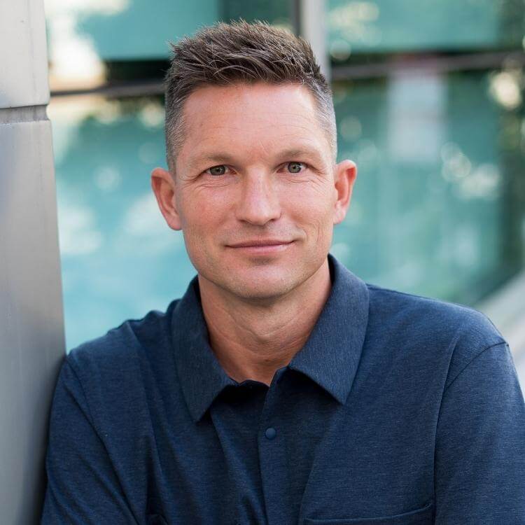 linkedin headshot photography example outdoors
