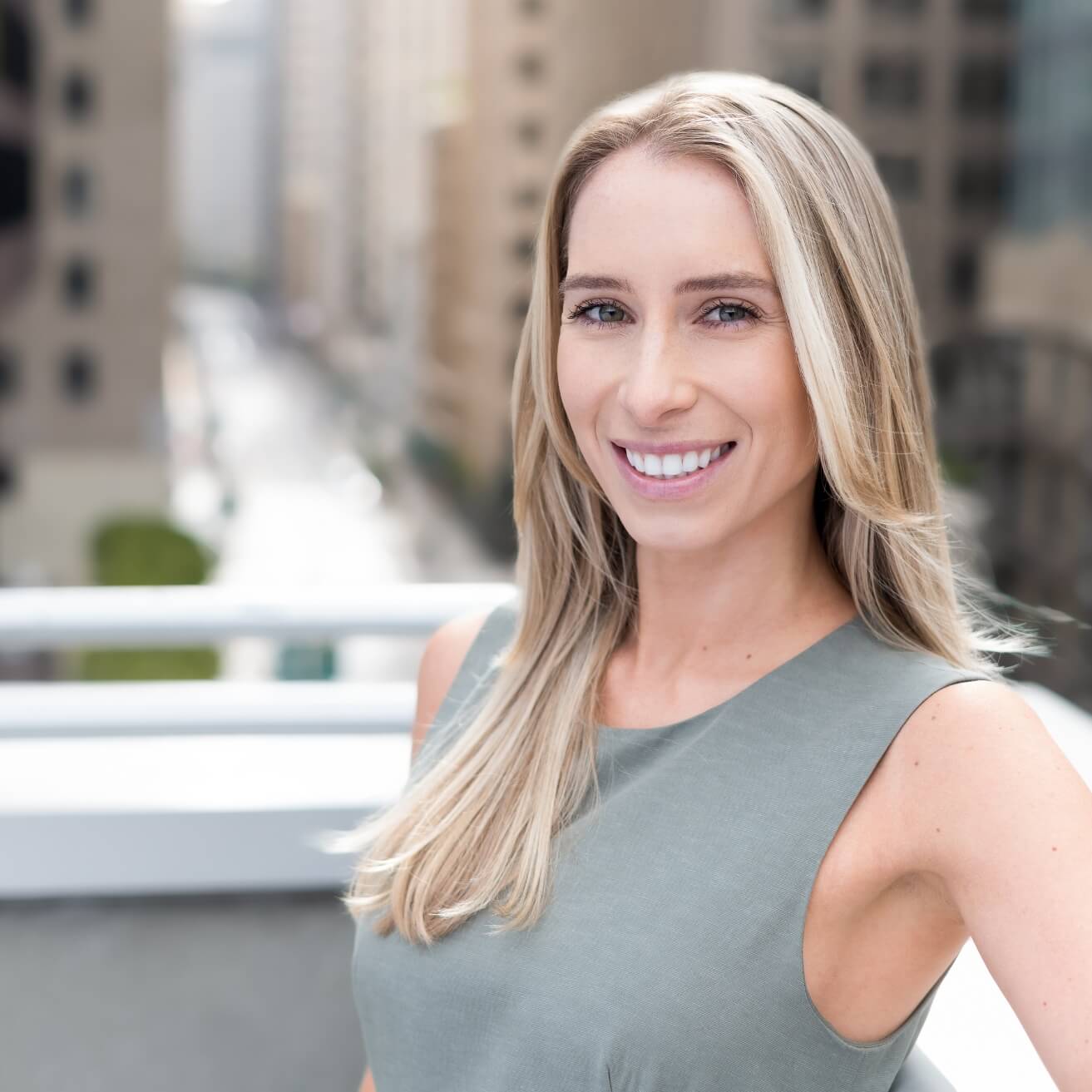 outdoor professional headshot example in San Francisco
